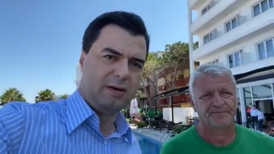 Basha takon qytetarë dhe biznesmenë në Golem, të goditur nga kriza.