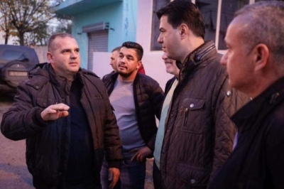 Basha viziton familjet e dëmtuara nga tërmeti në Manëz: Qeveria vjedh ndihmat, kur të vijmë në pushtet do ndihmojmë cdo shqiptar