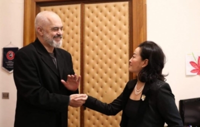 Edi Rama ia zhyt në fund Yuri Kim-it