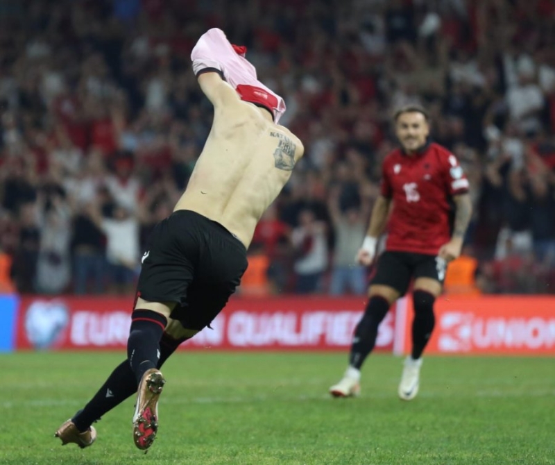 Gazeta austriake &#039;Kurier&#039;: Tatuazhi i futbollistit shqiptar tërbon serbët