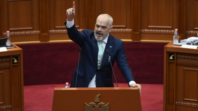 Rama sfidon ndërkombëtarët dhe ambasadoren e SHBA: Nuk pyesim më njeri. Jemi vend sovran