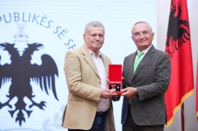 Presidenti Meta vlerëson me titullin “Mjeshtër i Madh” 6 gazetarë sportivë