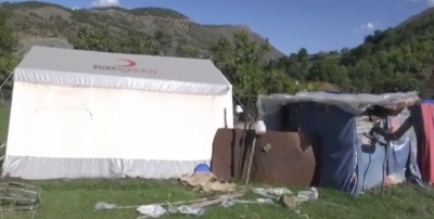 Ish-deputetja e PD nxjerr historinë e familjes me 13 anëtarë që jeton në çadër: Qeveria po i diskriminon sipas krahinës