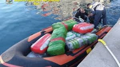 FOTO/Kapet gomonia me 2 mln euro drogë, arrestohet trafikanti shqiptar dhe italian. Mbërriti në brigjet e Otrantos në mes të ditës