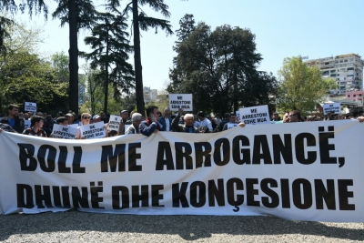 “Boll me arrogancë, dhunë dhe koncesione”