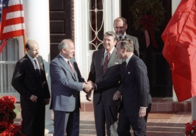 Zgjerimi i NATO-s, një histori përplasjesh mes Rusisë dhe Perëndimit! Çfarë synon raporti i publikuar më 13 maj