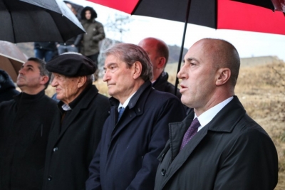 FOTO/ 'Vëllai që iu bë krah çlirimit të Kosovës', Haradinaj i jep lamtumirën e fundit Sulejman Berishës