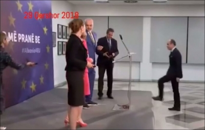 Vasili nxjerr pamjet: Ja si i dekoroi Rama ambasadorët për suksesin e dështimit me negociatat