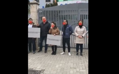 Protestë në Durrës kundër shtetit policor. Qytetarët reagojnë për gjobën 50 milionë lekë ndaj 75-vjeçarit Abdullah Deliallisi