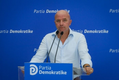 Gent Strazimiri krahason reagimin për të ndihmuar biznesin me vendet e Evropës: Rama me pushime!