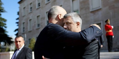 SKANDAL/ Thaçi i 'dhuroi' Ramës granatat me gaz lotsjellës për të shtypur protestat e opozitës