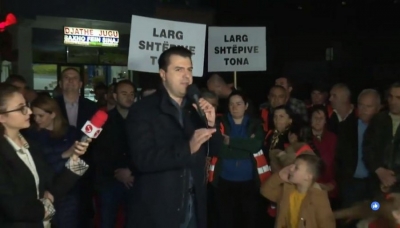 Opozita i rikthehet protestave/ Basha u bashkohet banorëve të Unazës së Re