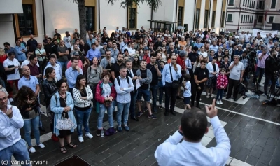 VIDEO/ Vijon qëndresa te Teatri Kombëtar