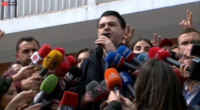 VIDEO LIVE/ Me mijëra protestues në Selinë e Partisë Demokratike