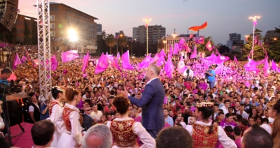 Plas lufta në PS/ Përplasje mes klaneve, kandidati për kryetar shkarkohet nga…