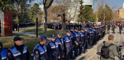 Masat për protestën/ Gardh metalik, kamera me rezolucion të lartë