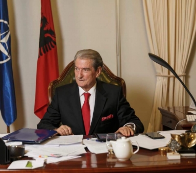 Berisha/Perqeshja e radhes e Edvin Hajdutit dhe ndrikull Hajnise me jeten e te semureve!