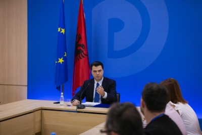 Basha me gazetarët: Rama, në bashkëpunim me mafian, po e çon vendin drejt grushtit të shtetit