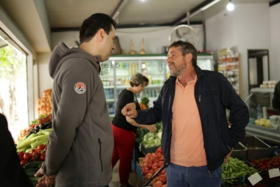 FOTO/ Basha: Rama bredh me charter në Paris, qytetarët në pikë të hallit