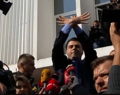 Mbyllet protesta, Basha nga selia blu: Kyçëm parlamentin e krimit