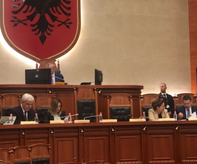 Rama i frikësohet debatit për negociatat, prej 1 ore nuk shkon në parlament