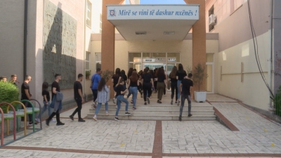 Tallet qeveria: Nxënësit të hënën e të martën mësim online, të mërkurë, te enjte e të premte, në klasë