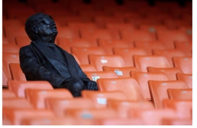 Statuja e tifozit të verbër në Valencia e bën nostalgjik gazetarin për PS-në e Nanos dhe shkatërrimin që i solli Rama