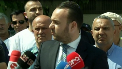 Lihen në burg 3 protestuesit, Balliu: Qeveria vjedh, në qeli qytetarët. Sot do vendosim...