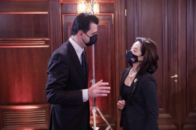 Përfundon takimi 40-minutësh me Bashën, momenti kur ambasadorja Yuri Kim largohet nga selia blu