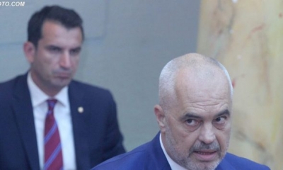 Banda e rilindjes sulm kundër institucioneve