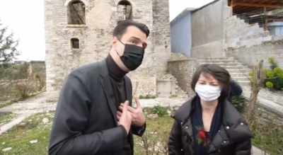 “Rama këtu pranë kalon dhe nuk ndalon asnjëherë”, Basha viziton shtëpinë e Kokalarëve në Gjirokastër: Simbol shprese dhe rezistence, pas 25 prillit do e restaurojmë!