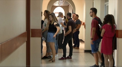 Nis faza e tretë, ja sa maturantë janë regjistruar dhe sa kuota të lira kanë mbetur ende