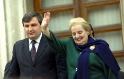 Në 23-vjetorin e ndërhyrjes së NATO në Kosovë, presidenti Meta nderon figurën e Madeleine Albright: Mirënjohje përkushtimit për forcimin e marrëdhënieve Shqipëri-SHBA