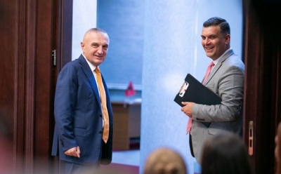 Tedi Blushi replikë me Fugën: Nuk e sulmuam ne Bollinon, cituam akuzat ndaj tij të deputetëve të PS, Peza dhe Abazi