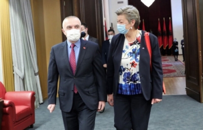 Presidenti Meta pret Komisioneren e BE: Theksova rëndësinë e zgjedhjeve të lira. Pas 25 prillit krimi merr një goditje të prerë