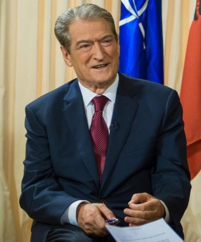 Berisha:Militantet pensioniste mbahen drejtore, te rinjte i perzeme nga Shqiperia!