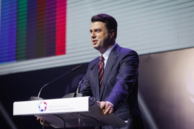 Basha: 1200 euro rroga për mjekët, 700 për infermierët