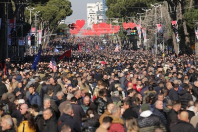 Protesta e opozitës jehonë në mediat ndërkombëtare: Kërkohet dorëheqja e Ramës, korruptoi Charles McGonigal