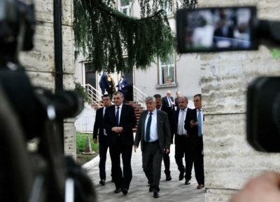 Kriza kushtetuese/ Meta 90 minuta takim me opozitën e bashkuar