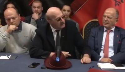 Regjisori Mula ‘nxin’ Ramën: Ç’është ky bej, ç’është ky miliarder nën efektin e kimikateve!