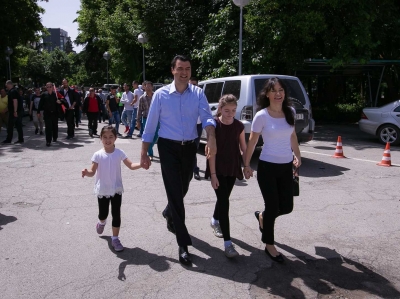 “Zemra jonë”, vajza e kryedemokratit Basha bën 14 vjeç sot, ja urimi i bashkëshortes