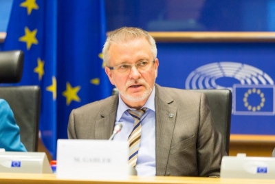 Kodi Zgjedhor kaloi në parlament, vjen reagimi i parë nga ndërkombëtarët: Rama hodhi hije të errët mbi zgjedhjet e prillit, pengon integrimin. Thirrje Presidentit të…