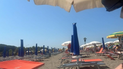 Berisha publikon foton e plazheve bosh: Plasi turizmi...