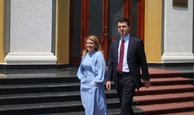Kryemadhi i shkon në zyrë Bashës