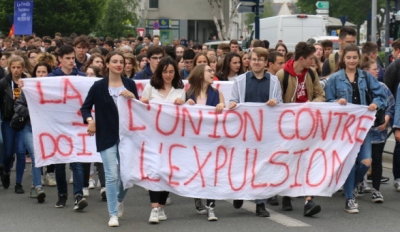 Nxënësit francezë ngrihen në protestë: Jo dëbimit të shokëve tanë shqiptarë