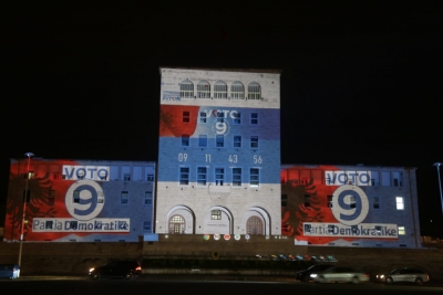 Universiteti Politeknik bëhet blu, Basha nxjerr pamjet nga sheshi “Nënë Tereza”: Shqipëria fiton, voto 9