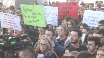 Qytetarët hapin dyert e shtëpive për studentët