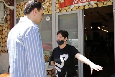 Takimet në Unazën e Re/Pronarët e bizneseve:Jemi drejt mbylljes, nuk do ia dalim.Basha:Gjëja e parë që do bëjmë, të rrisim fuqinë blerëse