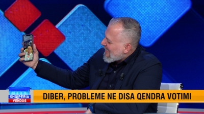 Presidenti Meta thërret me ‘videocall’ Sokol Ballën në transmetim ‘live’: Dy gishtat që nxora janë për 2