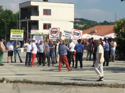 &quot;Stop qeverisë së krimit&quot;/ Rama pritet me protesta në Durrës (video)